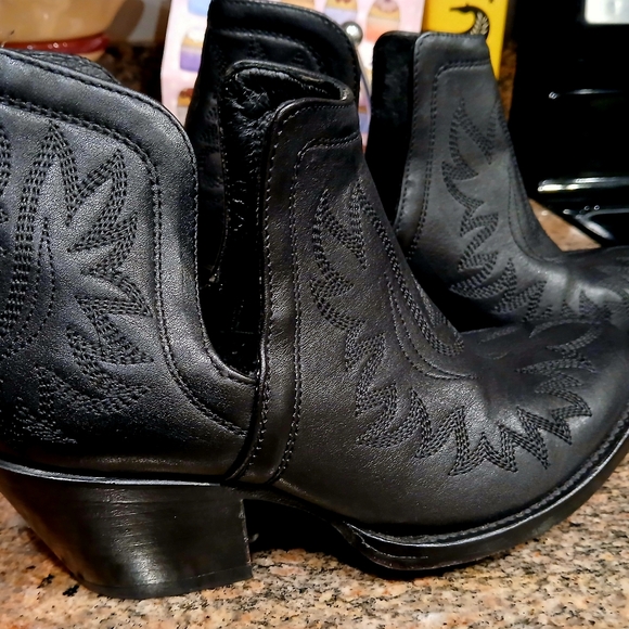 Ariat Dixon Black Leather Ankle Boots, 6.5 EUC - Picture 4 of 16